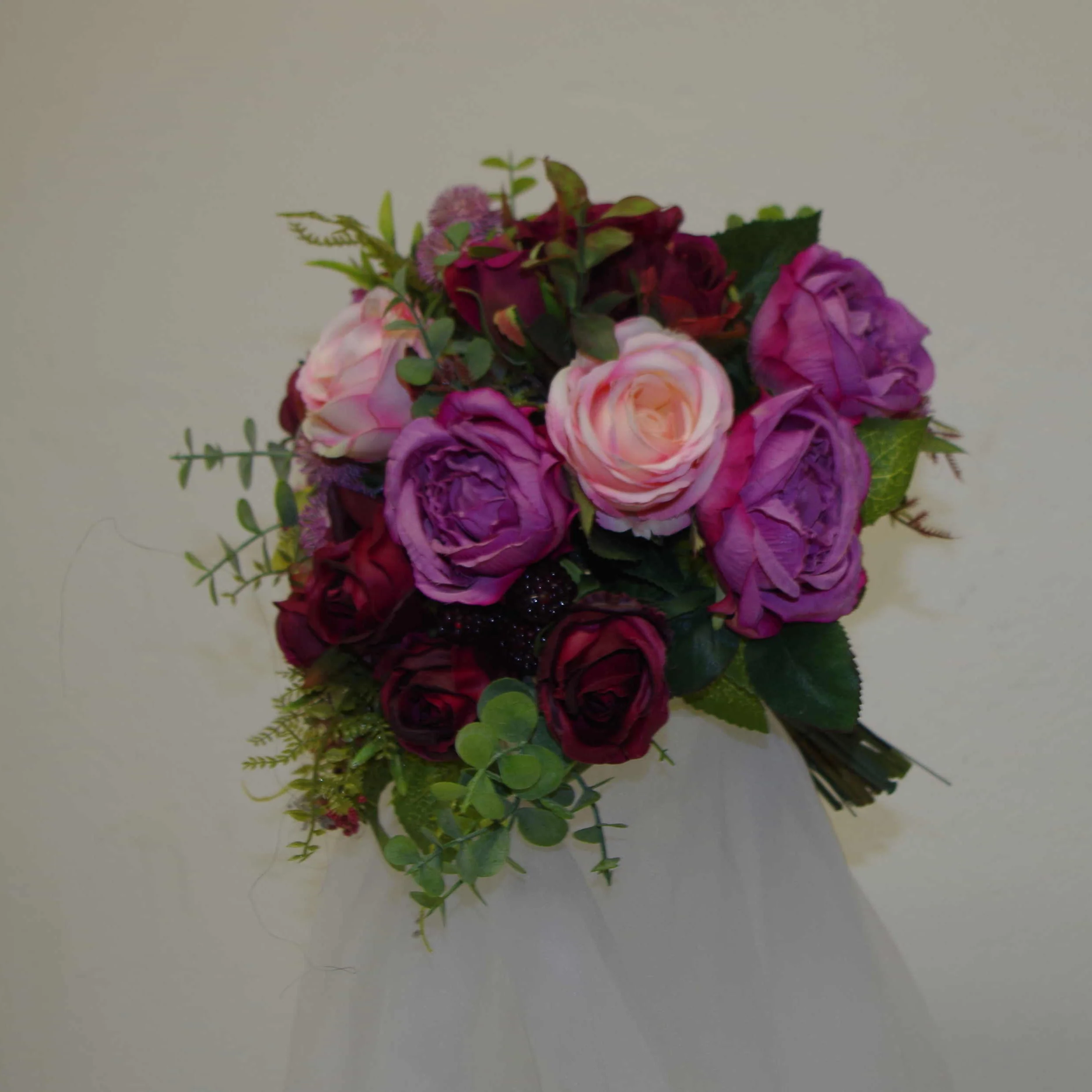 1007 Brautstrauss Beerentraum bordeaux-pink