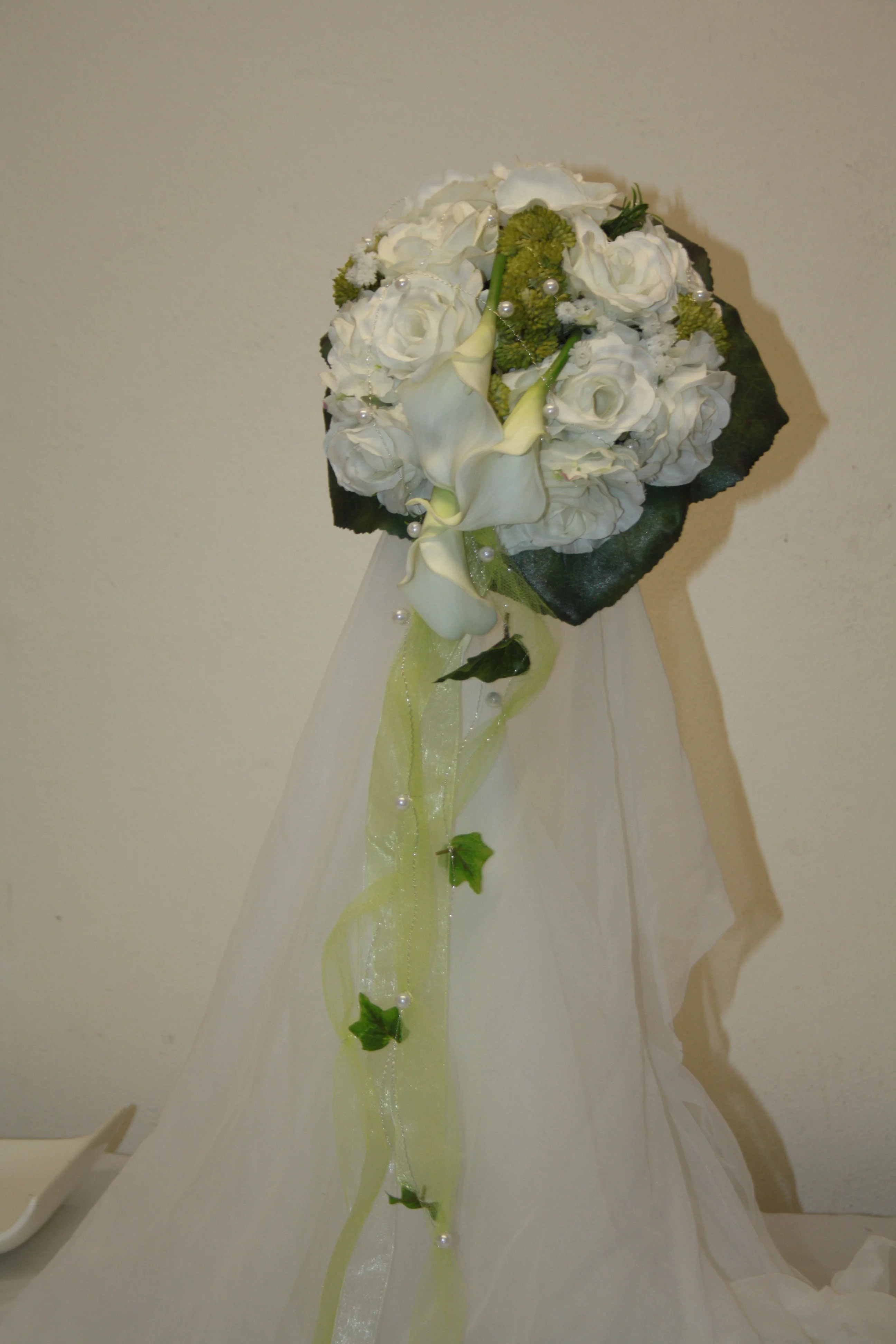 1026 Brautstrauss Kugel mit Callas - Image 2