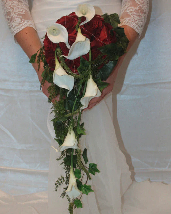 1035 Calla Brautstrauss modern verschlungen