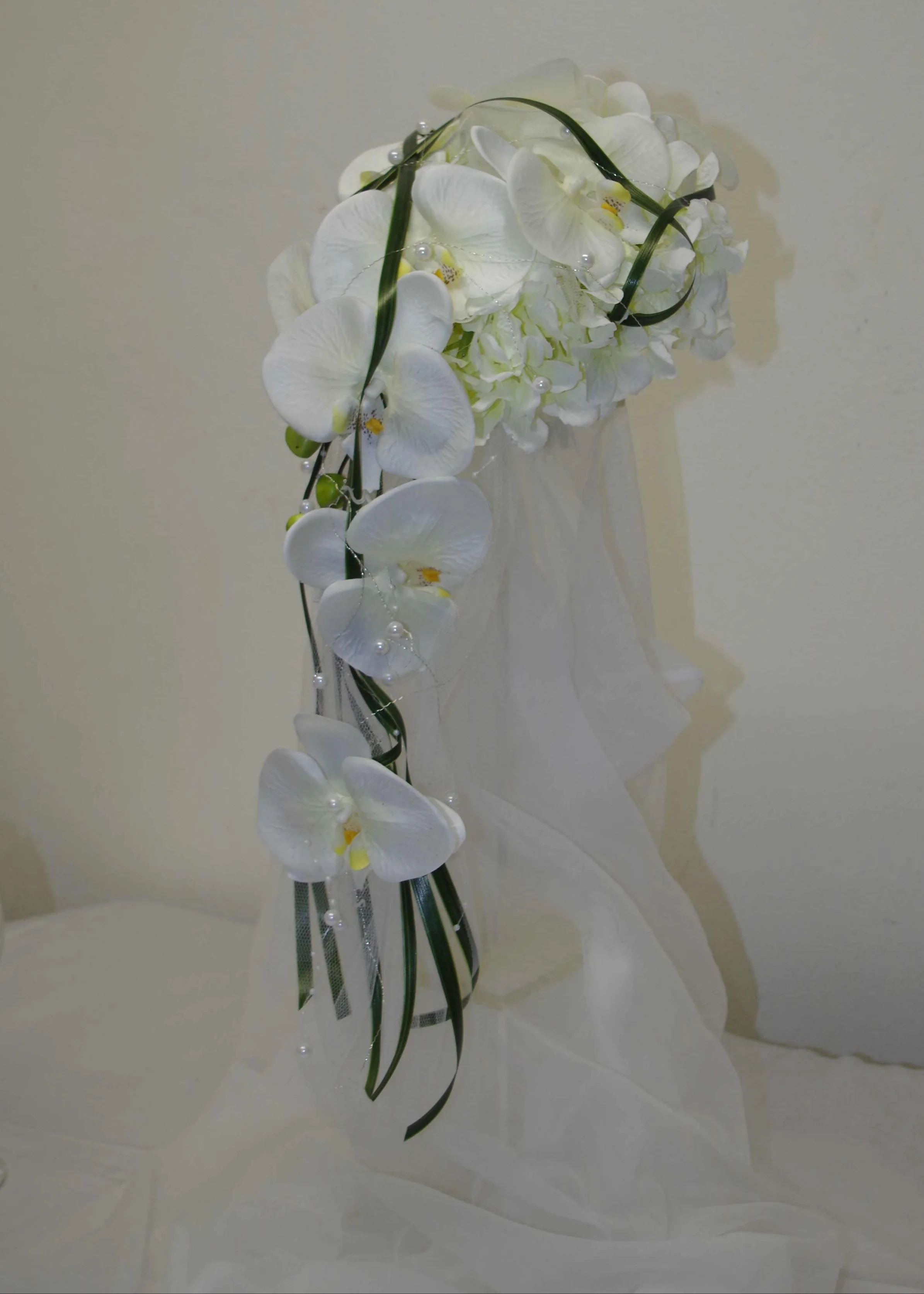 1049 Brautstrauss Orchidee mit Tüll - Image 4