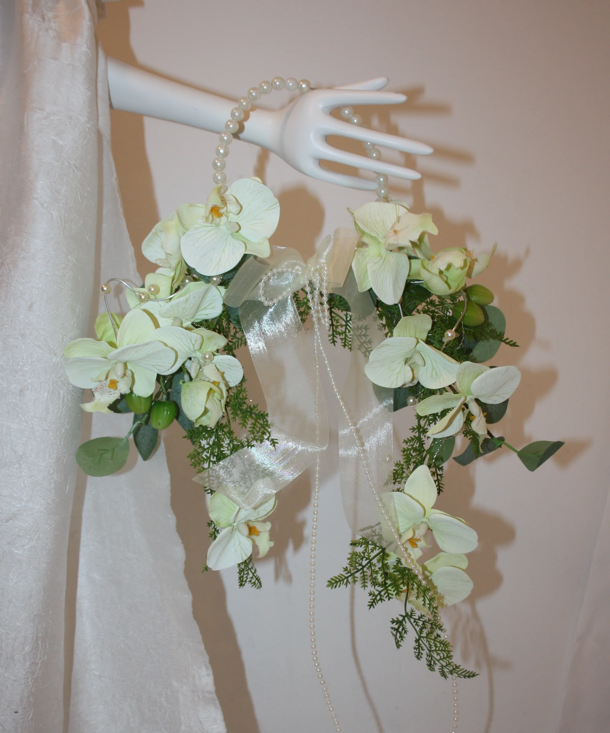 10491 Brautstrauss Orchidee mit vielen Perlen Handstrauss - Image 3