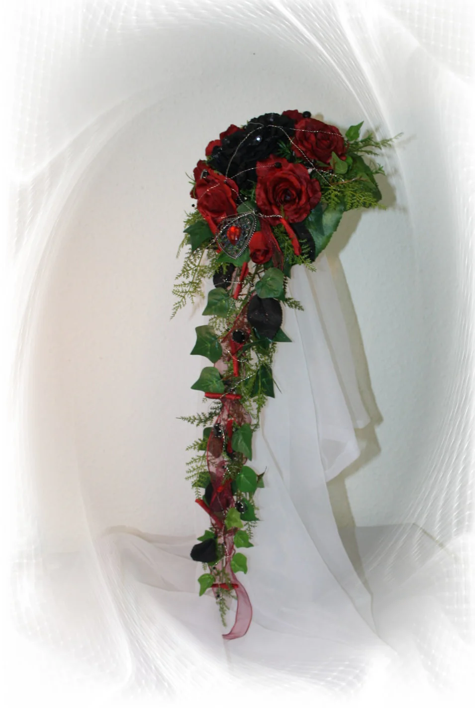 1063 Brautstrauss kleiner Gothic Wasserfall - Image 3