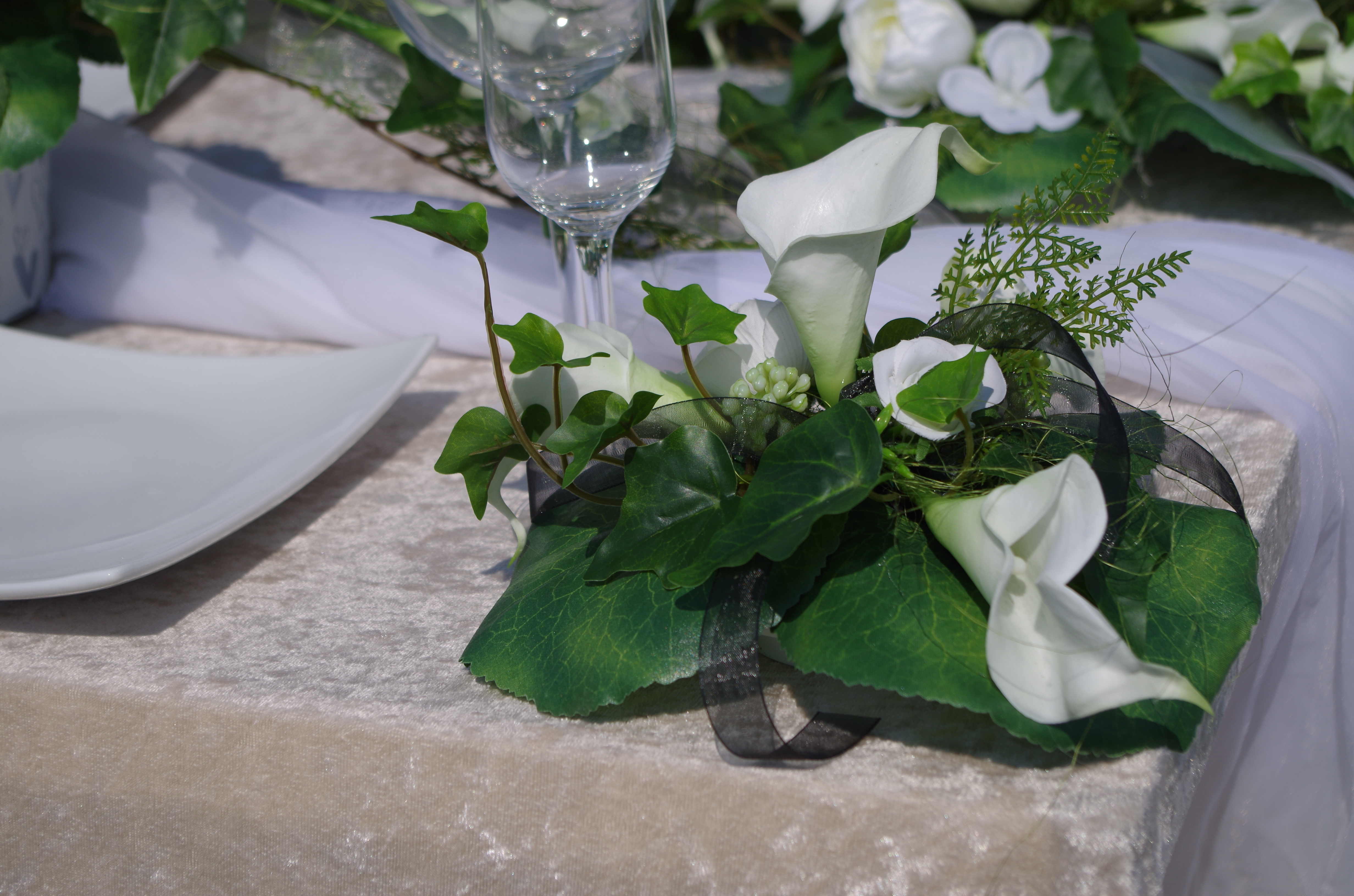 3008 kleines Gesteck Callas und Rosen Linie - Image 2