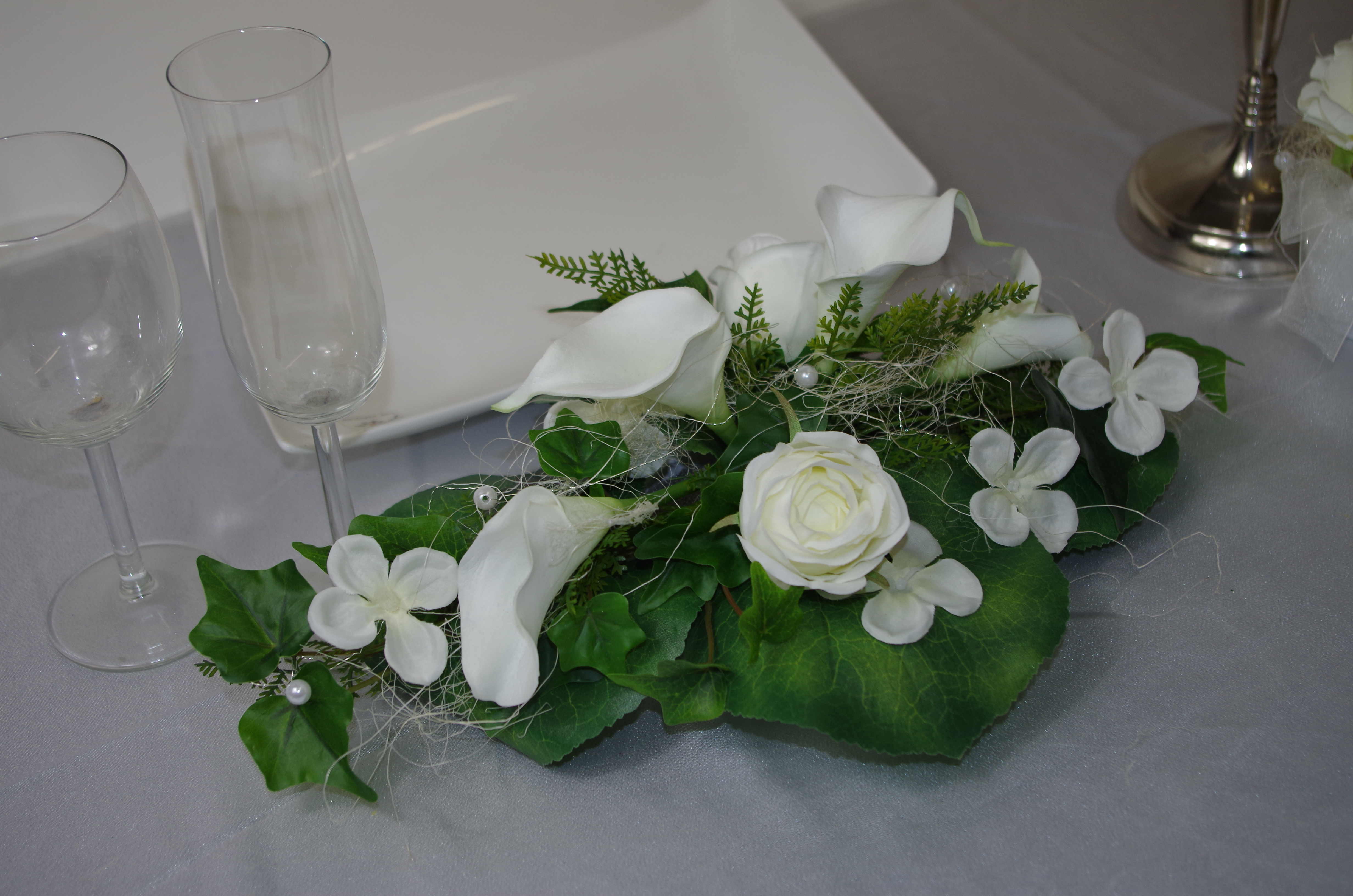 3008 kleines Gesteck Callas und Rosen Linie - Image 4