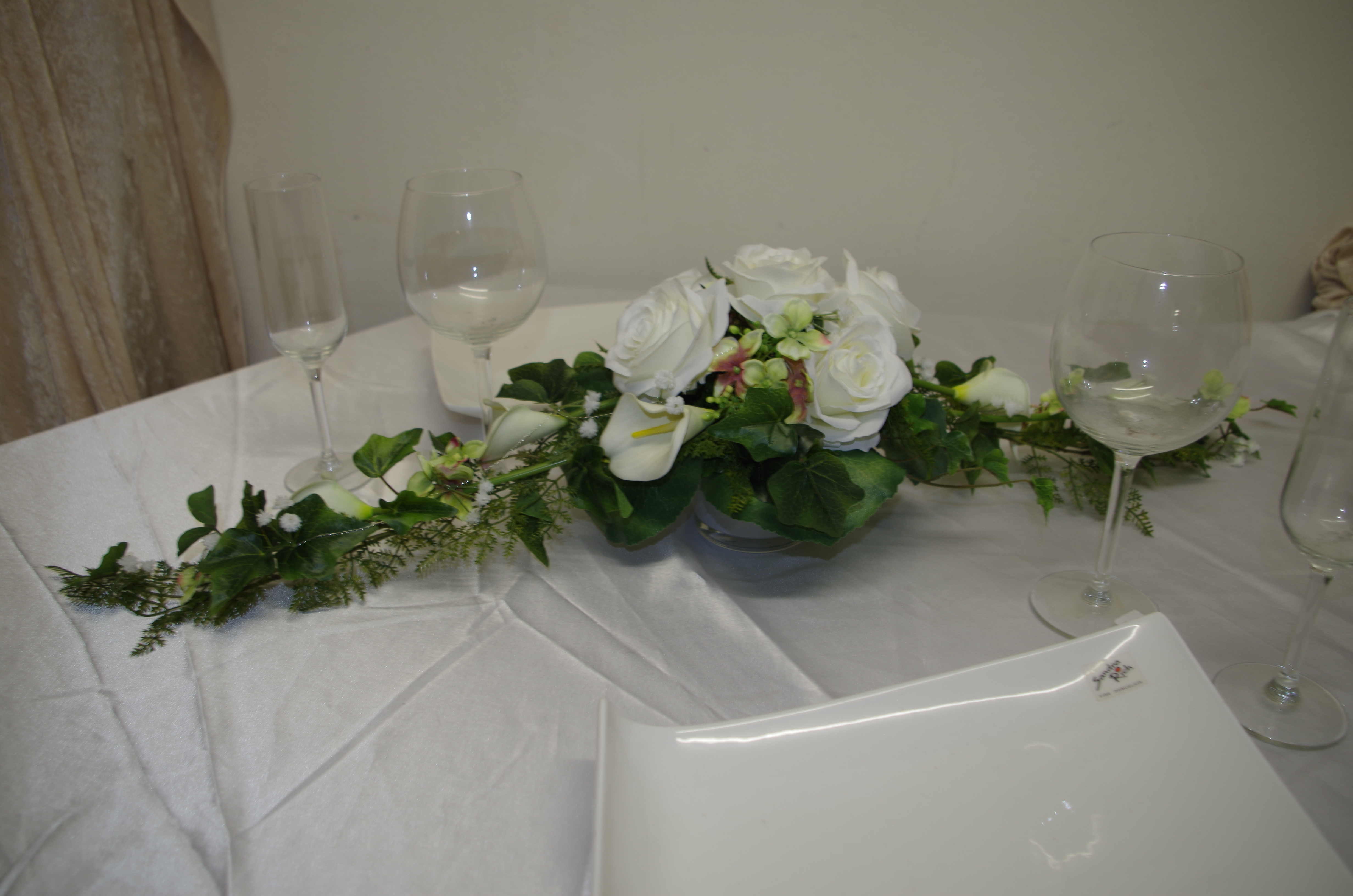 3015 Gesteck lang mit Callas und Horstensien - Image 2