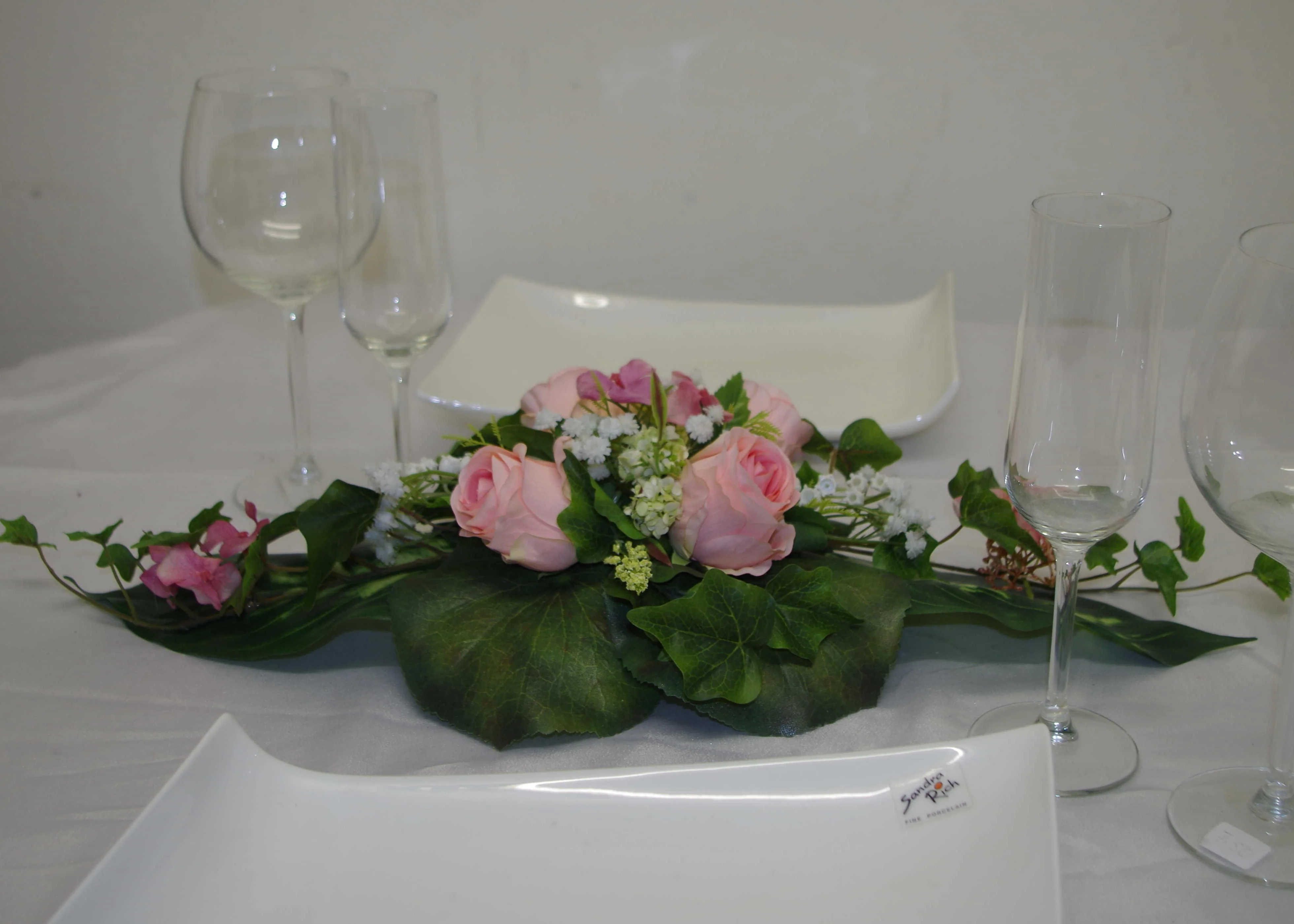 3047 Gesteck rosa Rosen und Maiglöckchen