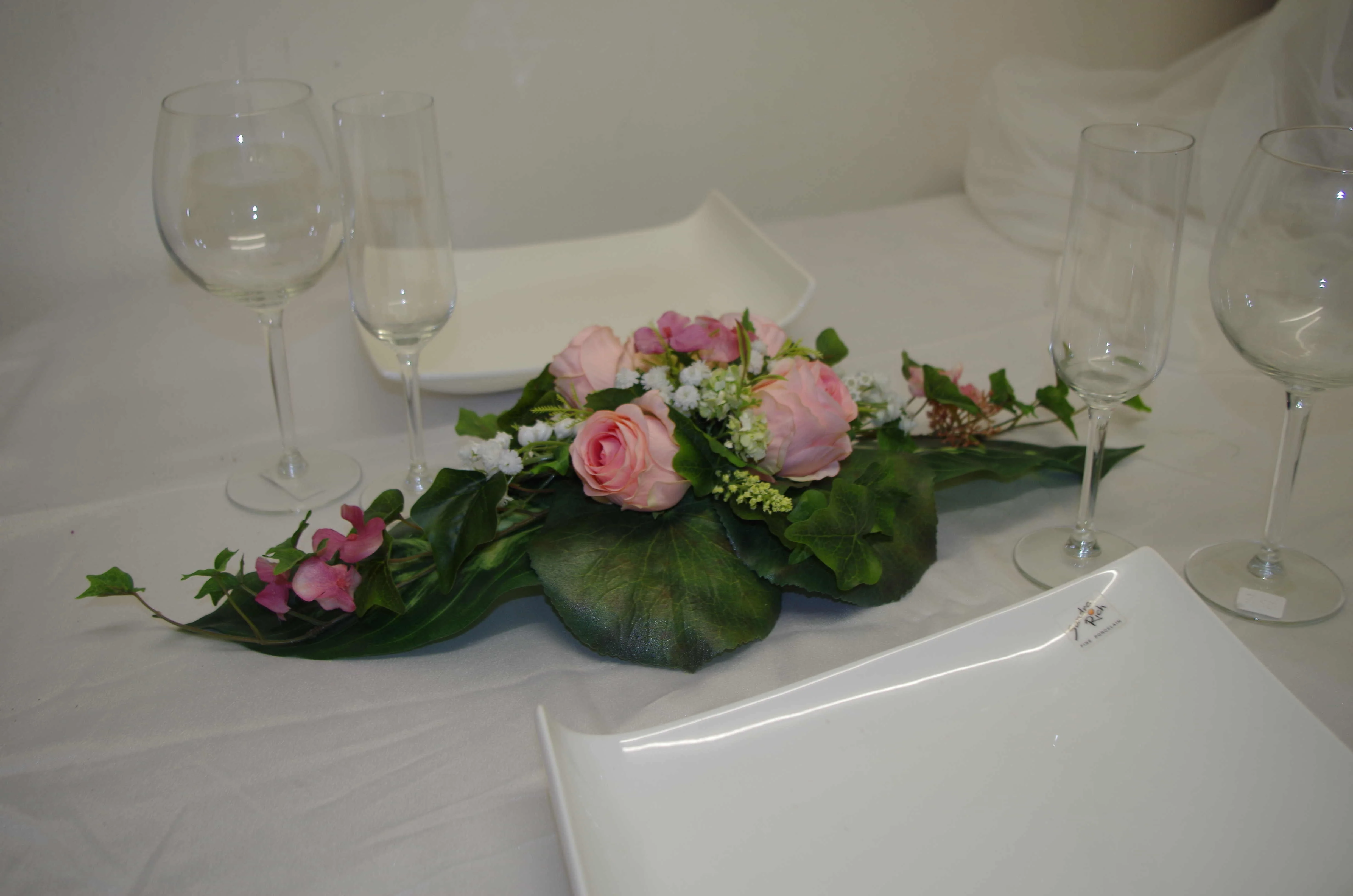 3047 Gesteck rosa Rosen und Maiglöckchen - Image 2