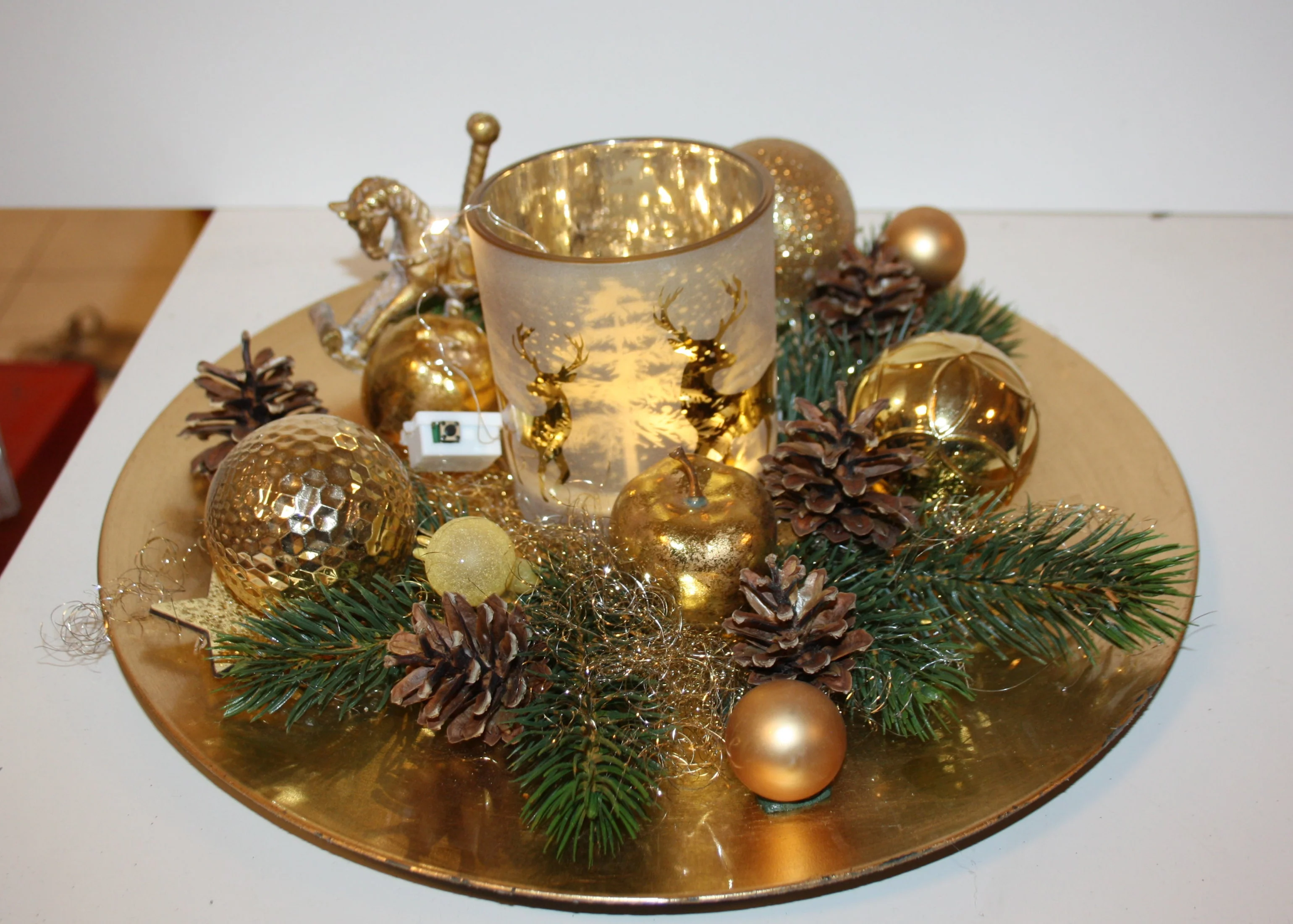 8057 Teller Advent gold mit Windlicht - Image 2