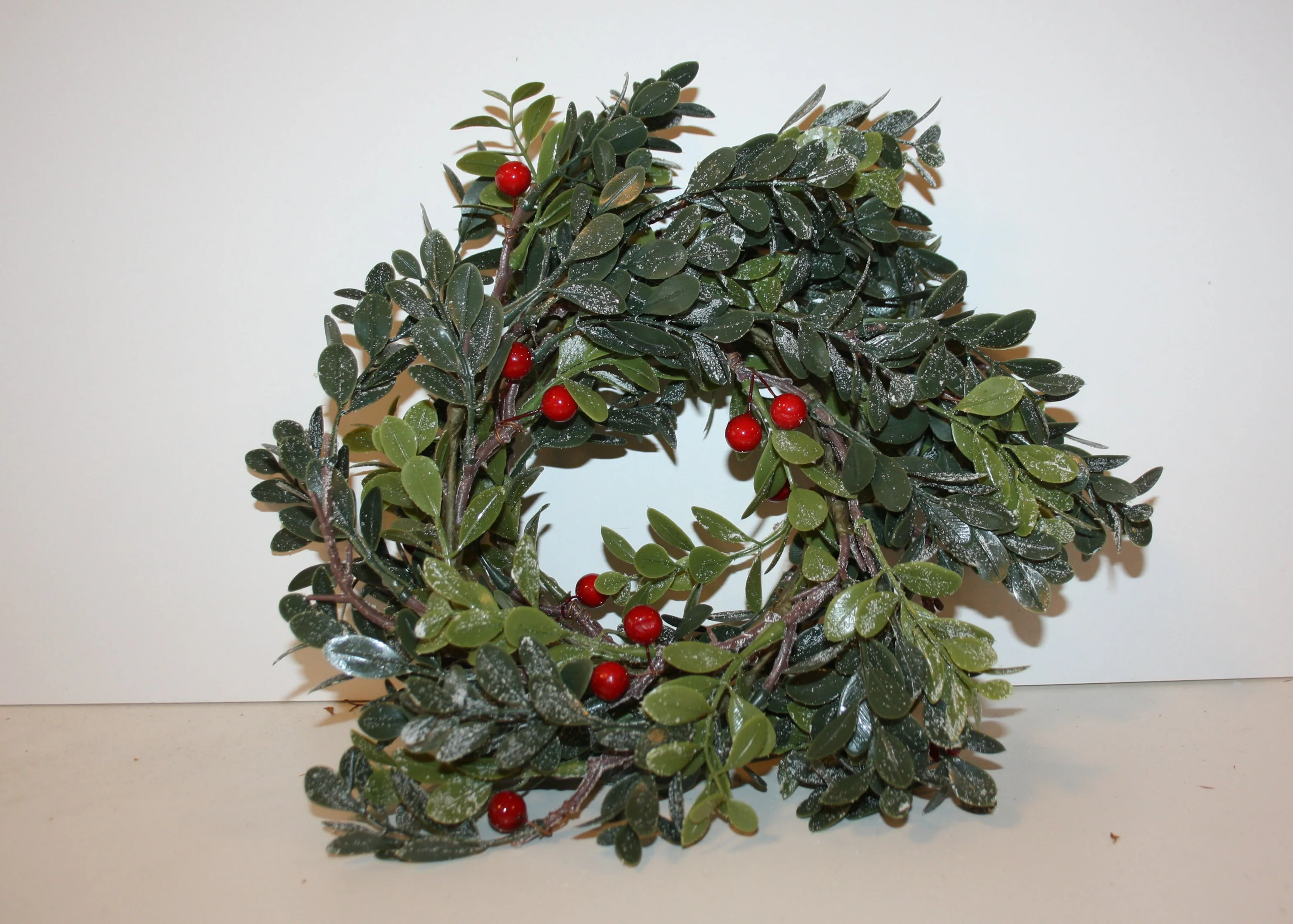 8076  Kranz Buchs Kunststoff mit Beeren
