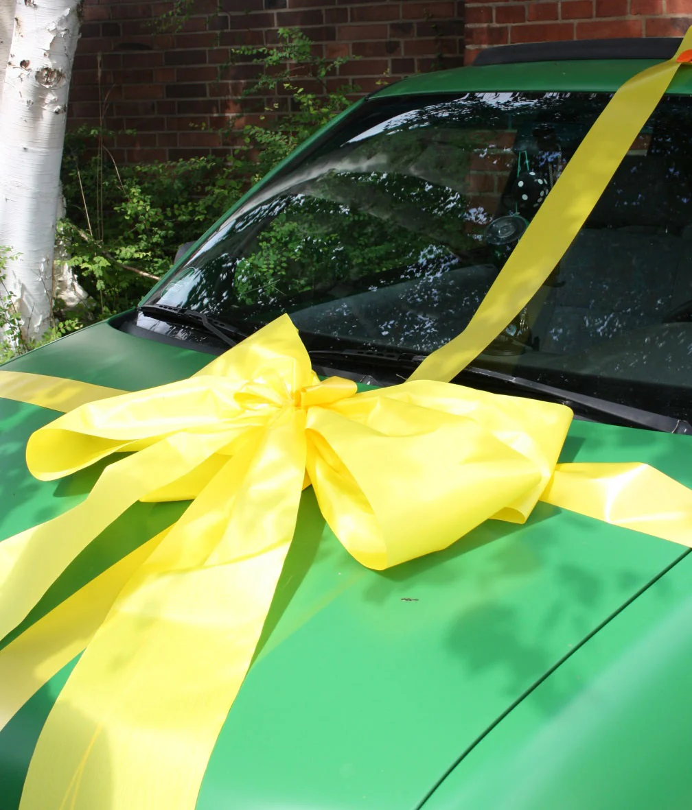 9005 Geschenkschleife Auto gelb - Image 2