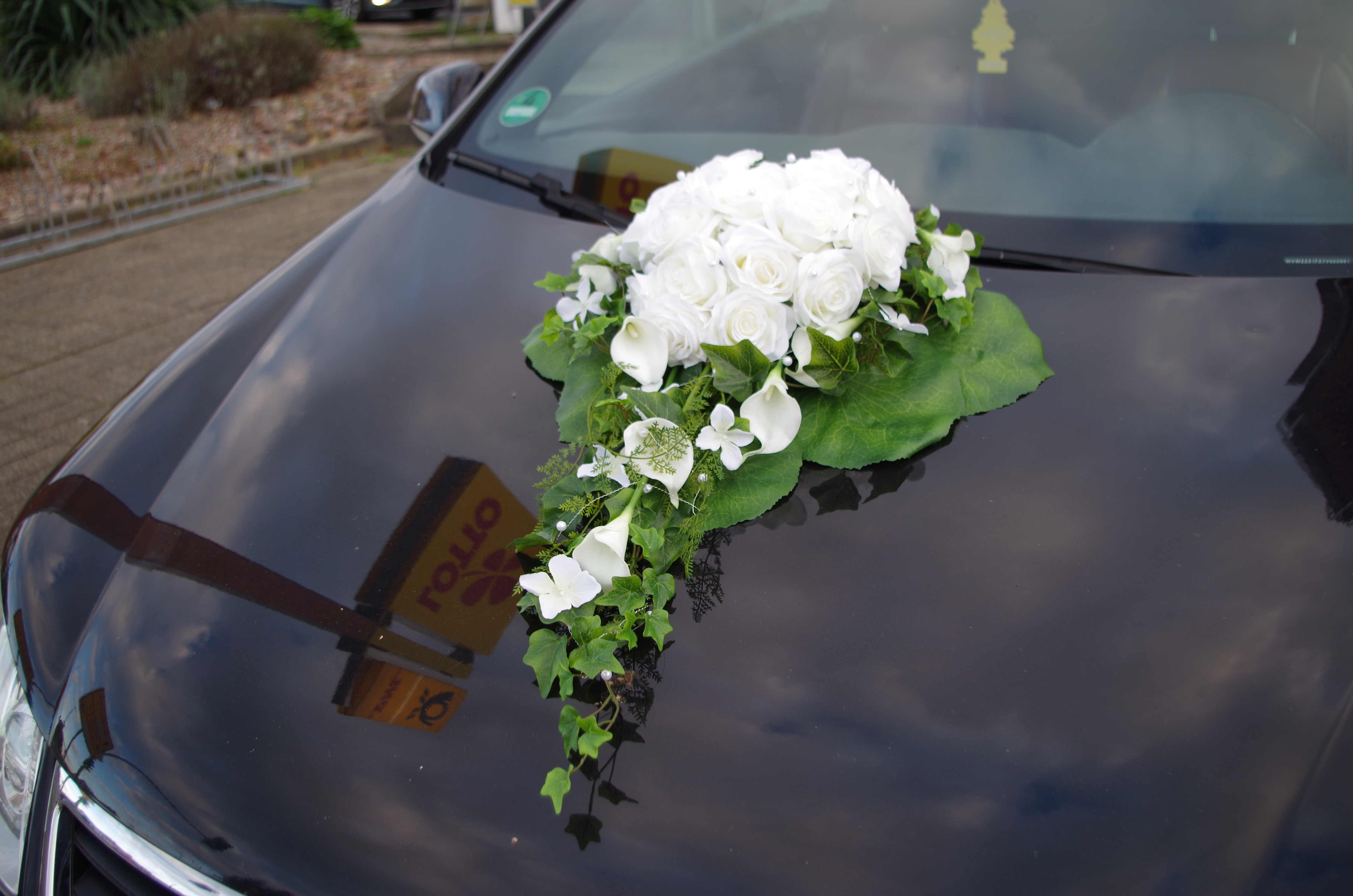 Brautauto: Autoherz mit Callas und Rosen, groß und weiß - Image 4
