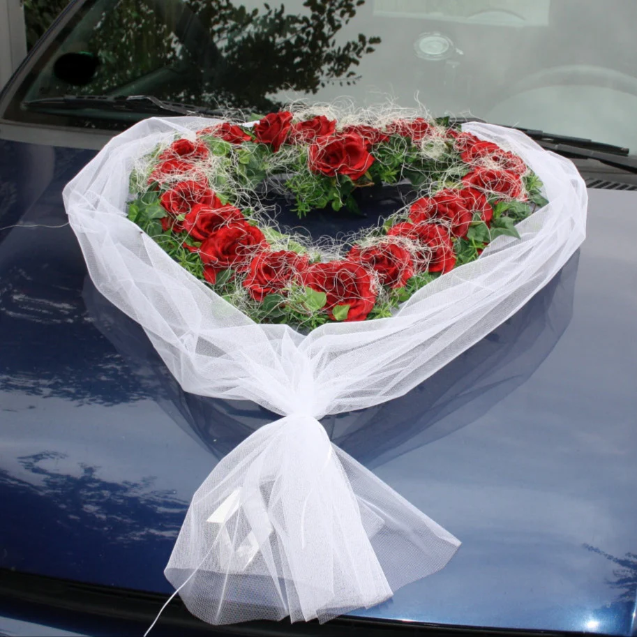 Für das Brautauto: elegantes großes Autoherz mit Tüllbett