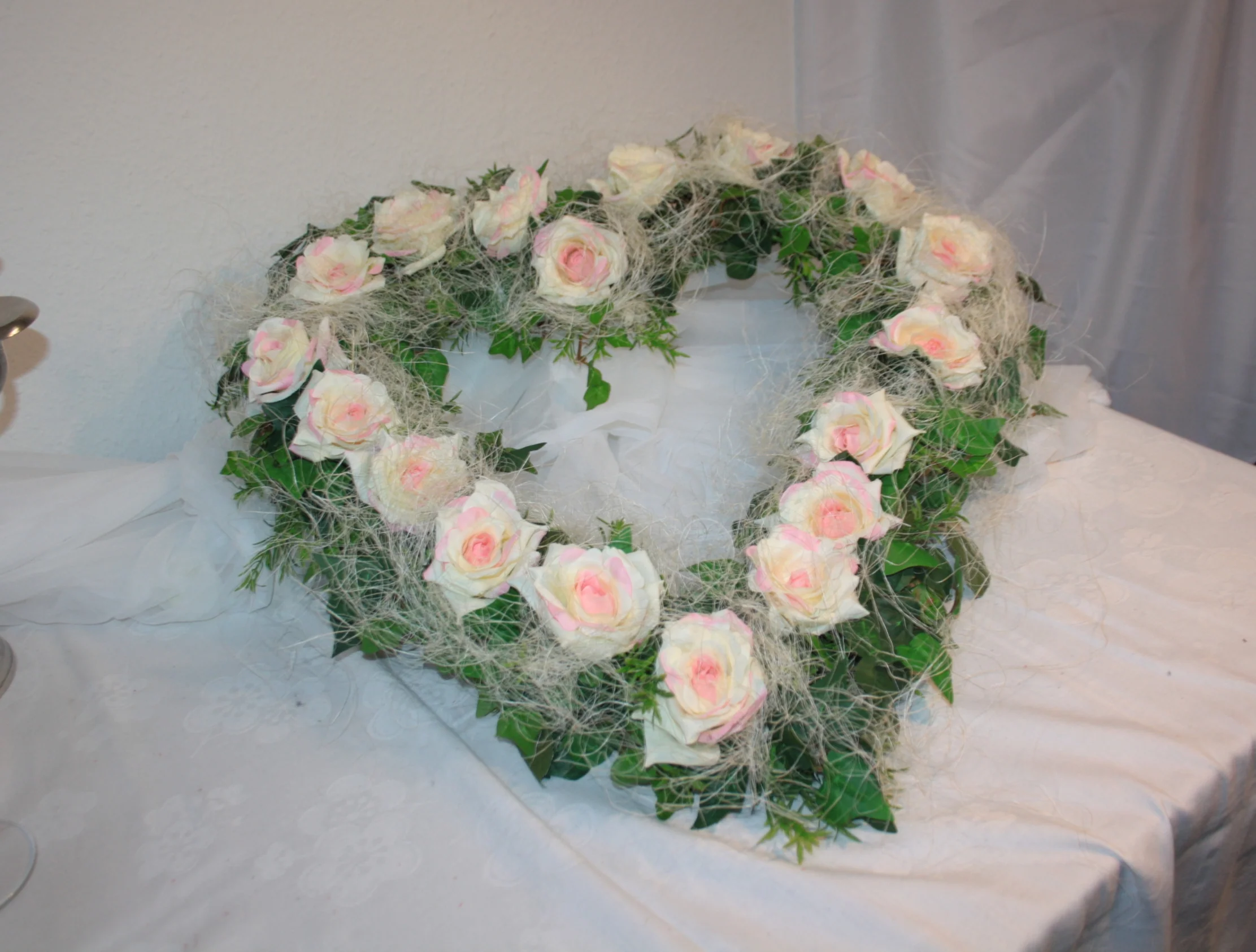Autoherz zur Hochzeit: Rosen im Sisal - Image 3