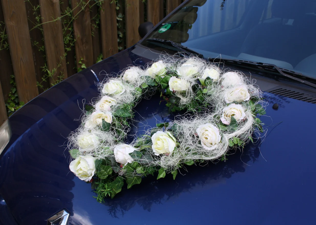 Brautauto-Schmuck: Autoherz offen, Rosen im Sisalbett, zweifarbig gearbeitet - Image 4