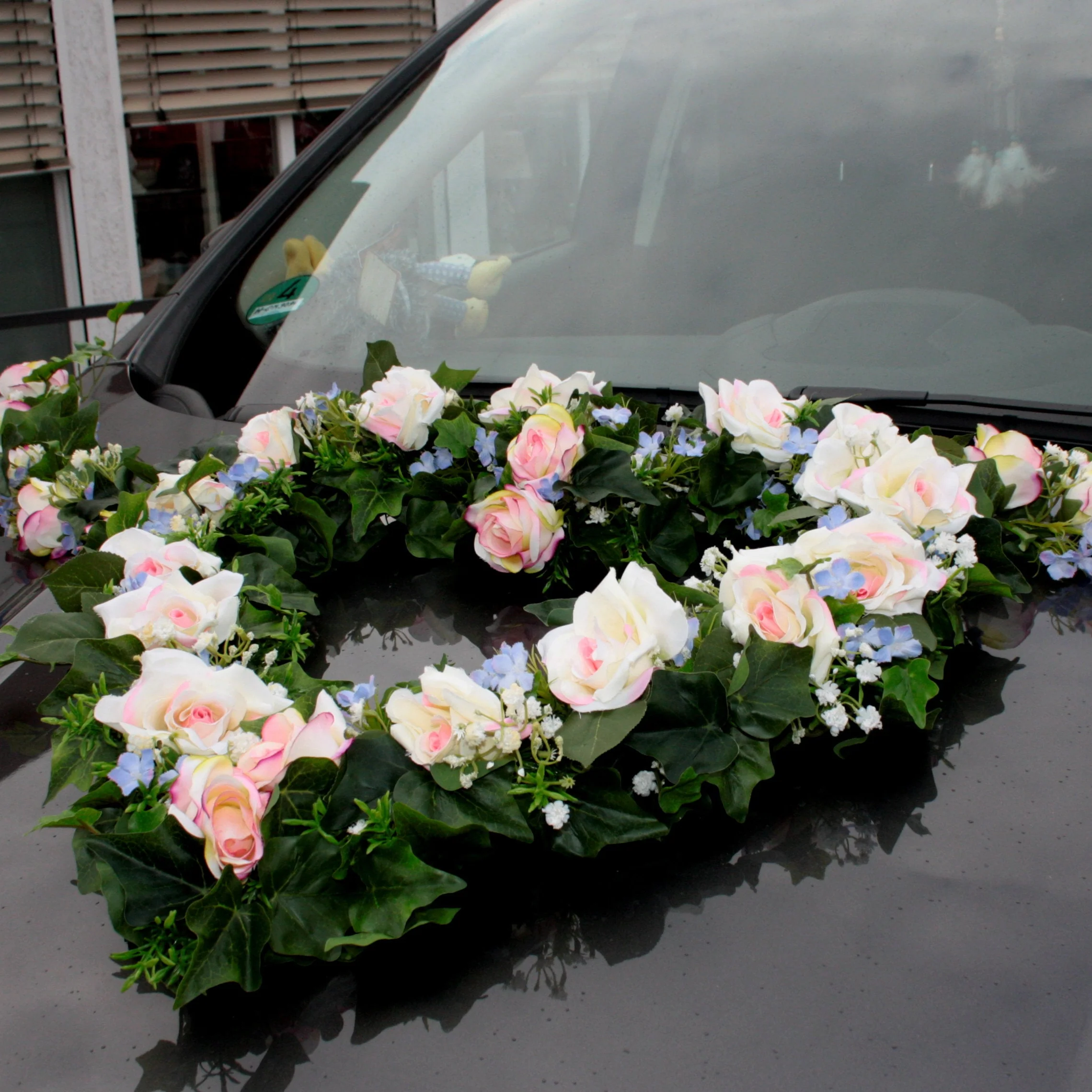 Autoherz: wuschig gebunden, verschiedene Blüten, Autoschmuck