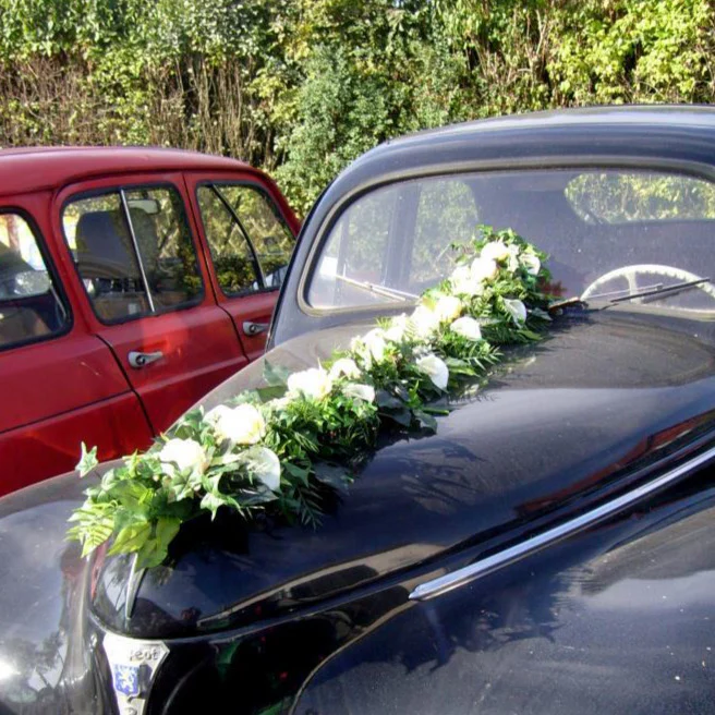 Frontgirlande Hochzeit Rosen und Callas, wunderschöner Schmuck für ihr Fahrzeug