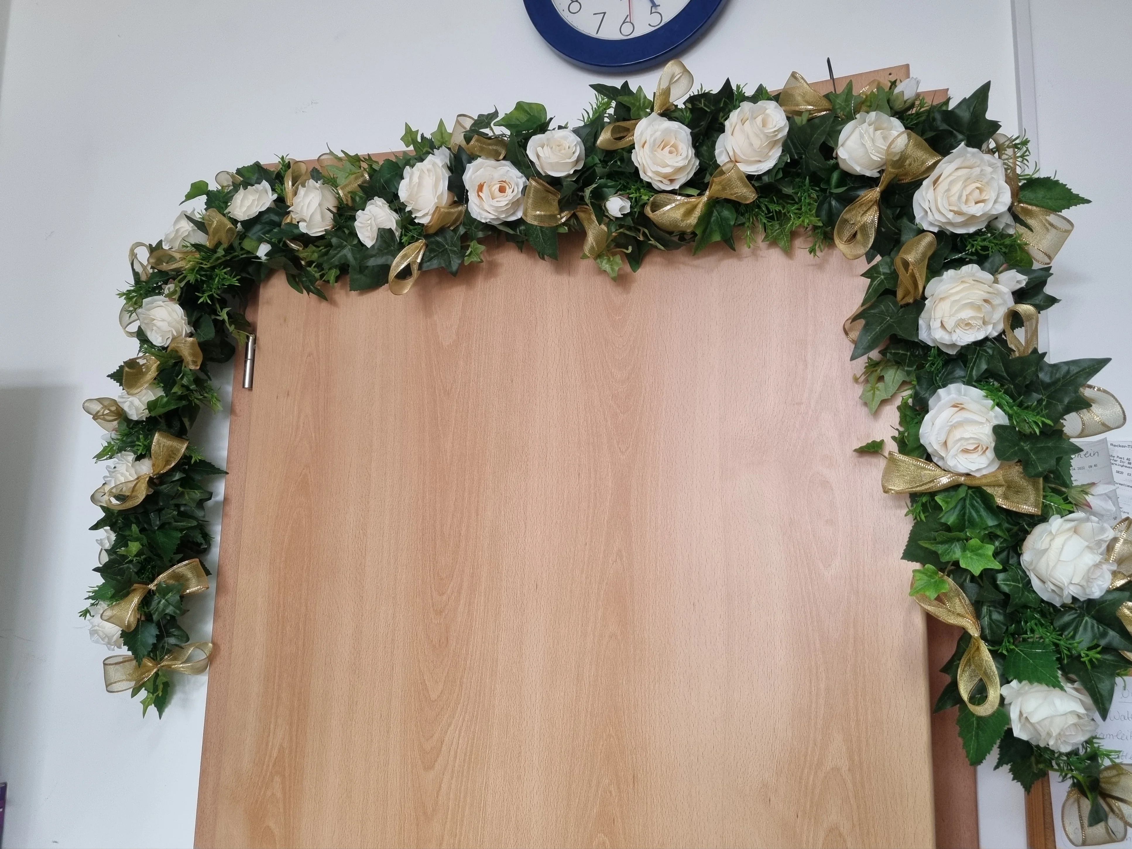 Girlande creme  mit Schleifen in gold - Image 4