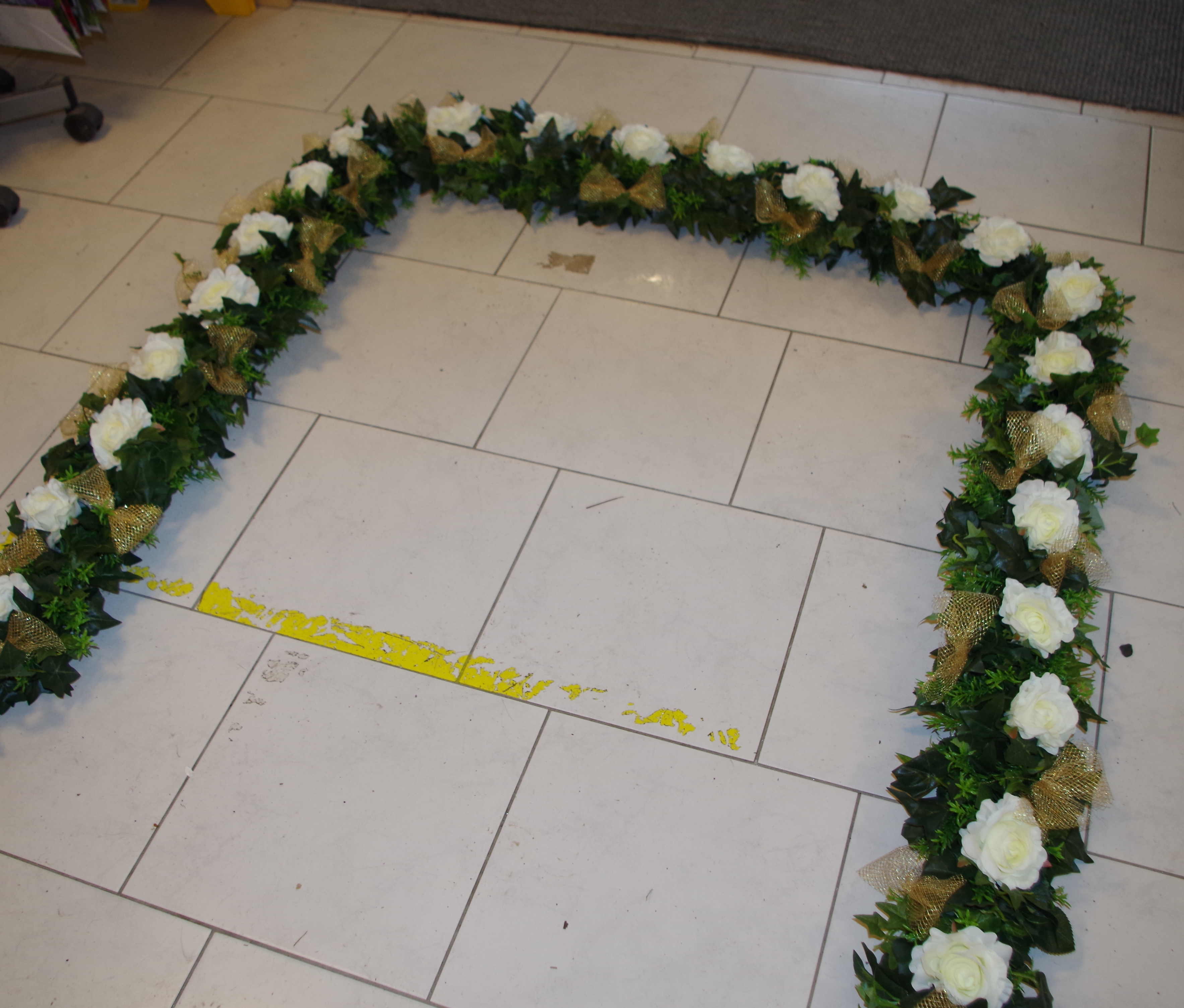 Girlande creme  mit Schleifen in gold - Image 6