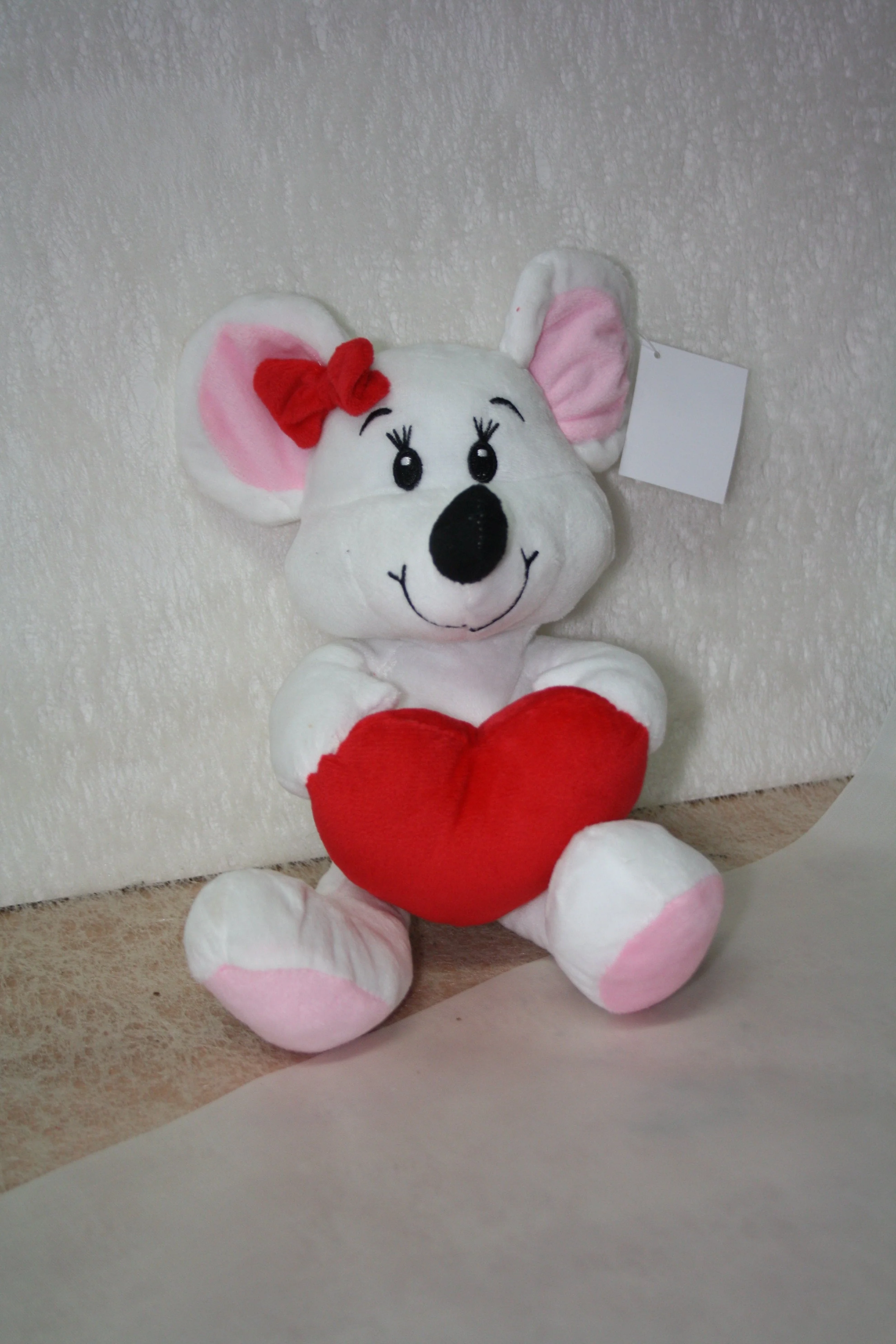 Kuschelmaus mit Herz 23cm in weiss und grau - Image 4