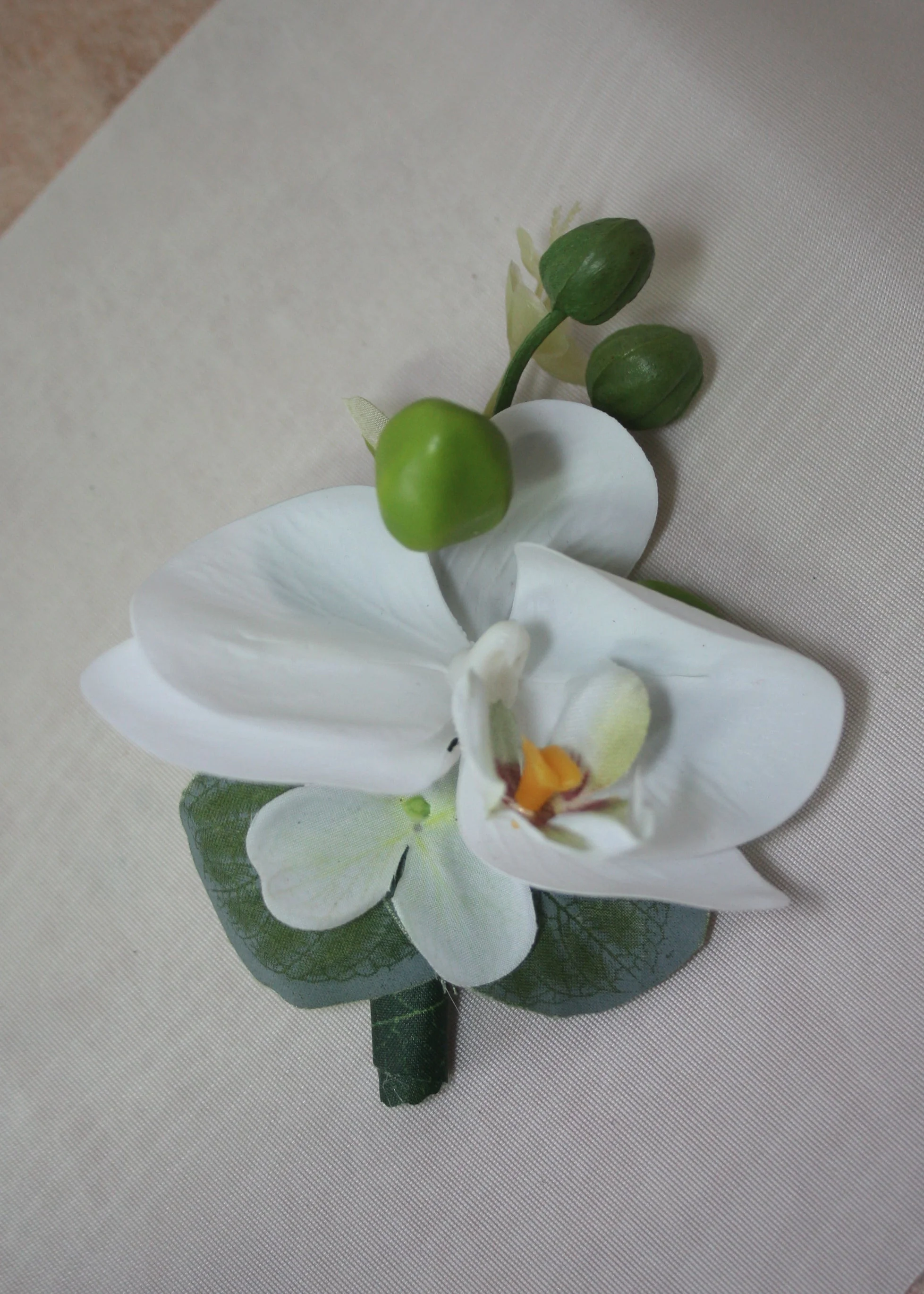 Anstecker Orchidee mit Eukalyptus
