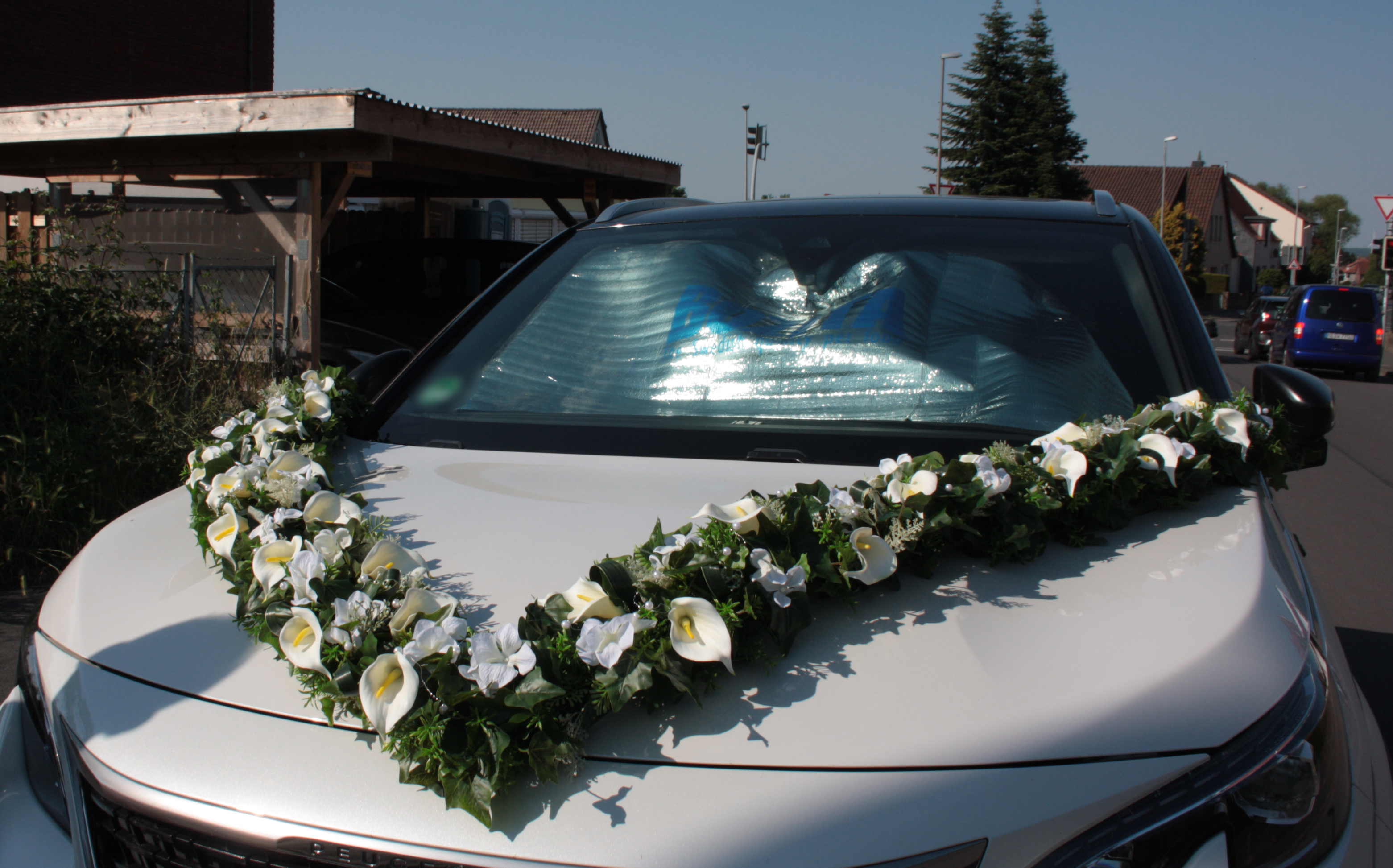 V-Girlande Callas und Rosen für ihr Auto zur Hochzeit - Image 4