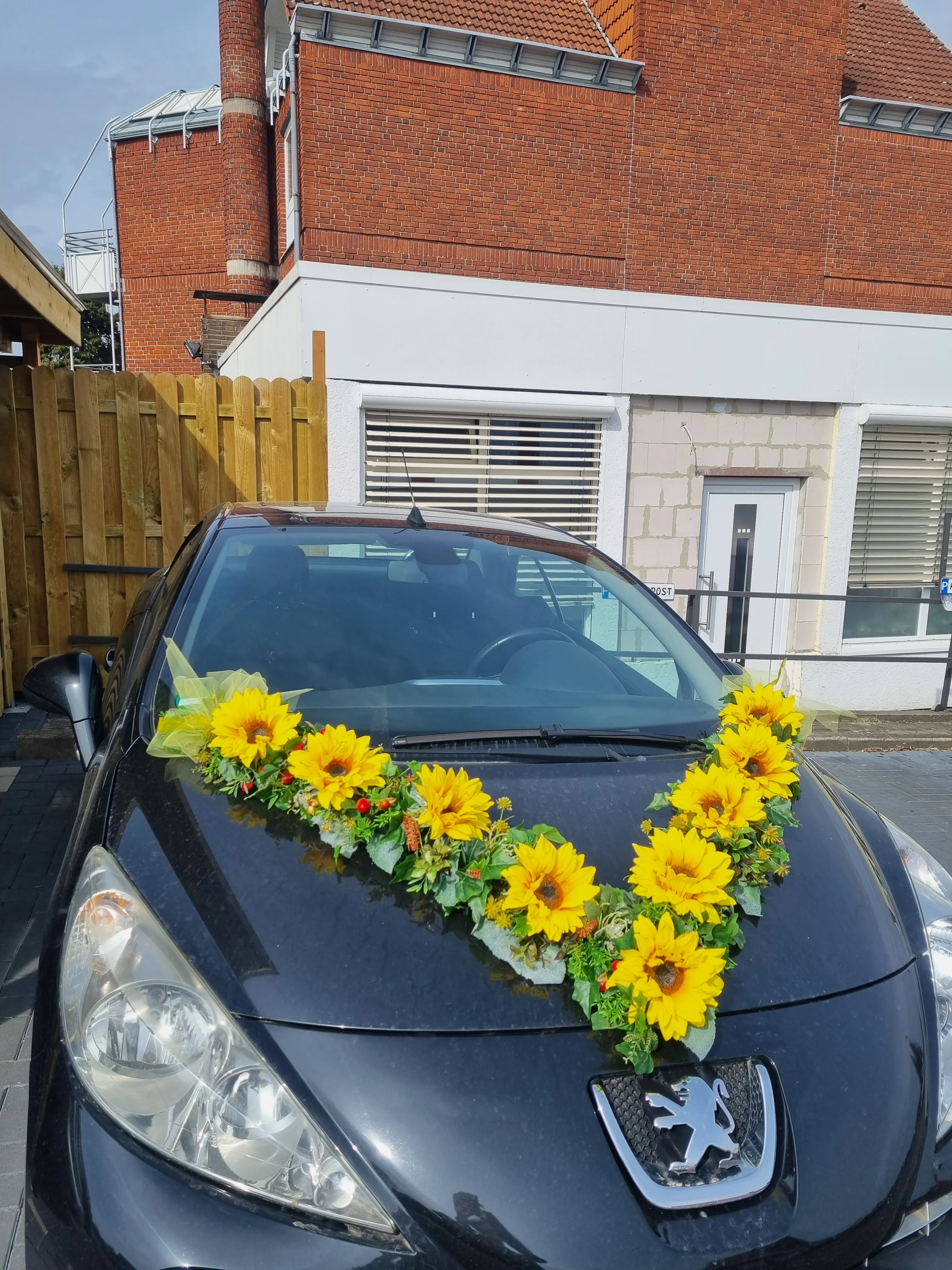 Für ihre Sommerhochzeit: V-Girlande Sonnenblumen - Image 3
