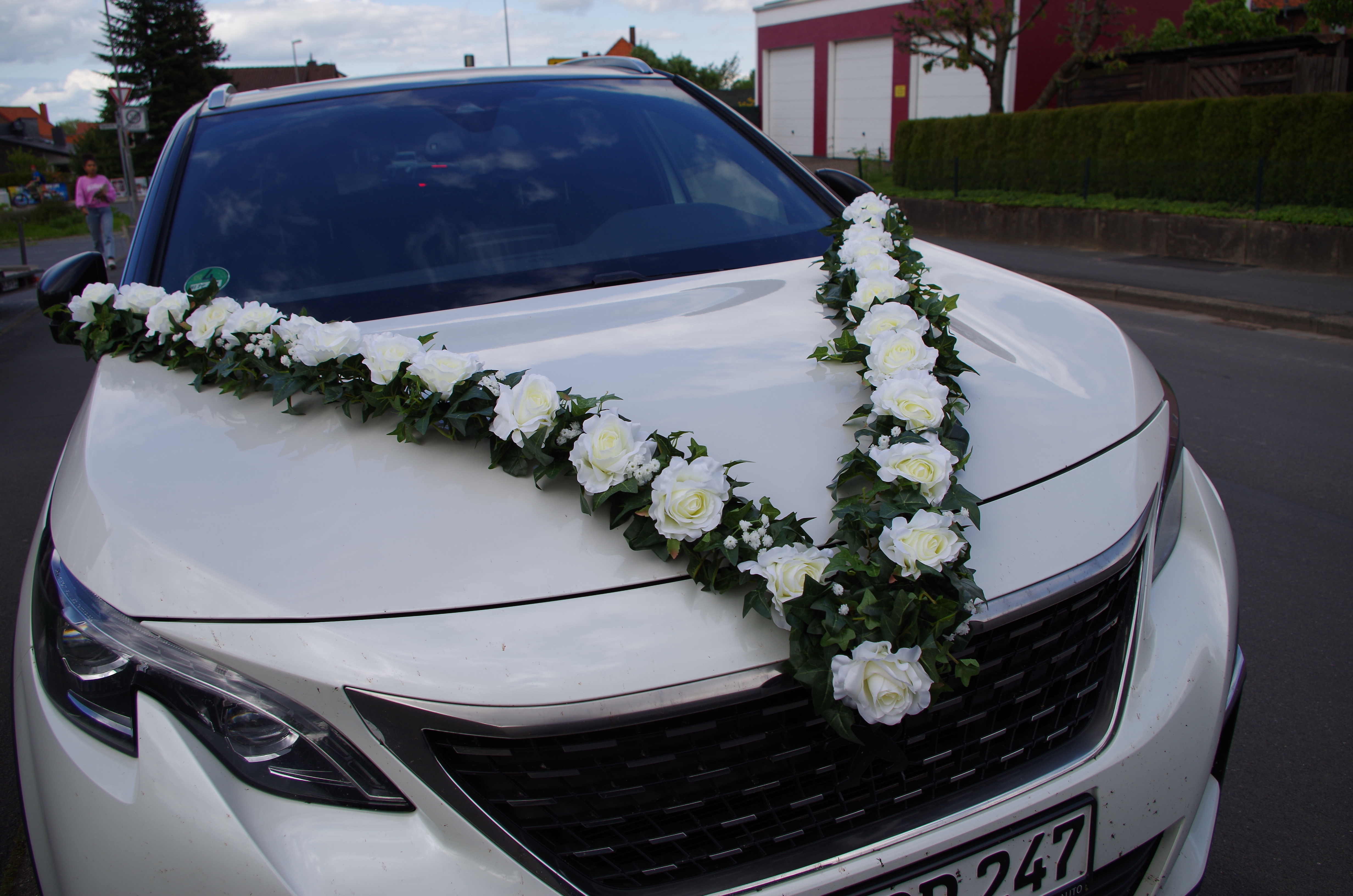 Autodeko zur Hochzeit: V-Girlande Streng (Rosen) - Image 4
